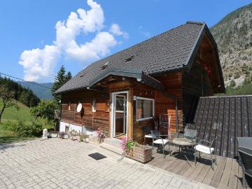 chaletartige Wohnung mit riesigem Garten, beinahe ein...