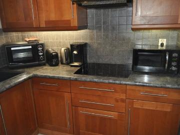 TOUTES CHARGES COMPRISES! ALL UTILITIES INCLUDED!