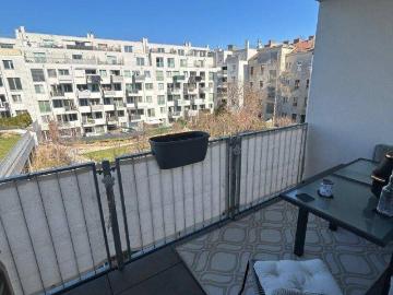 Charmante 3 Zimmer DG Wohnung mit 2 Balkonen und Terrasse