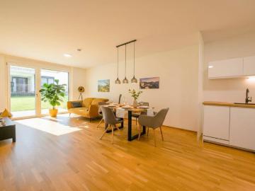 Charmante 2 Zi Wohnung mit Garten & Garage in...