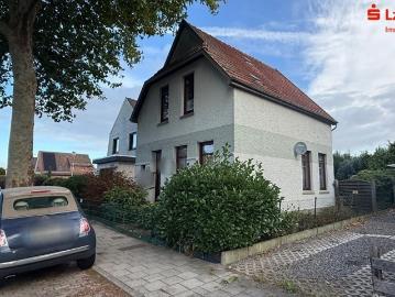Charmante Immobilie auf großem Grundstück
