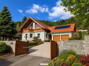 Großzügiges Einfamilienhaus in hochwertiger Liapor...