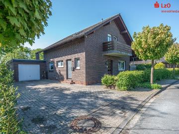Charmantes, vermietetes Einfamilienhaus mit Garage in...
