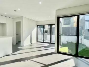 Nice 4 BR 13A Queen Street, Beaconsfield Townhouse for...