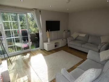 For Rent! 64 Fortwilliam Grange