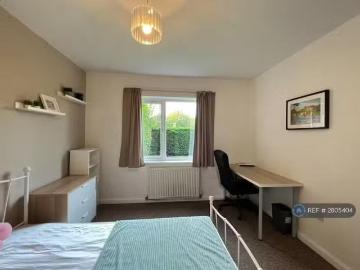 Cozy 6 BA 6 bedroom detached house for rent in Charter...