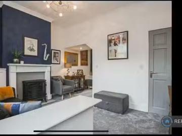 New 1 BA 2 bedroom terraced house for rent in Lowerhouse...