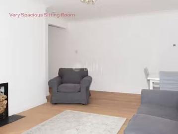 Deal! 24 Hibernia, De Vesci Court, The Slopes,...