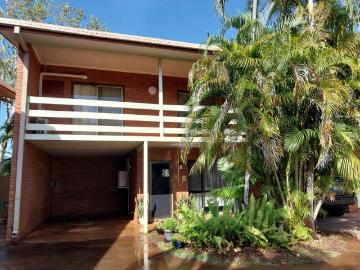Charming Townhouse in Katherine East