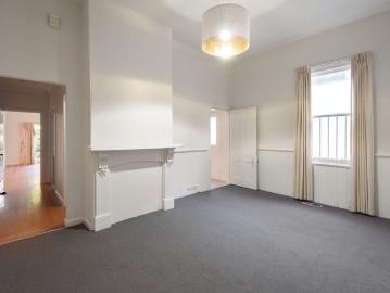 CHARMING FAMILY HOME CLOSE TO SHOPS AND TRANSPORT