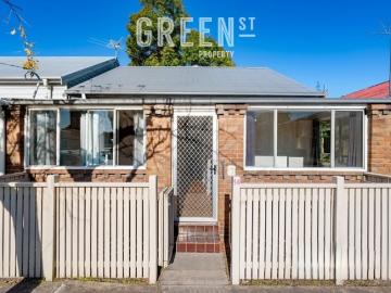 Charming Miners Cottage in a Convenient Newcastle Location