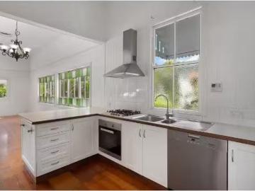 Charming 5 BR 34 Stewart Street, HAWTHORNE House for...