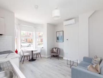 Cozy Apartment 4, 9 Iona Road, Drumcondra, Dublin 9 is...