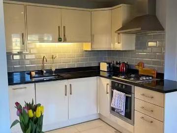 Deal! Apt 5, 22 Upper Lisburn Road