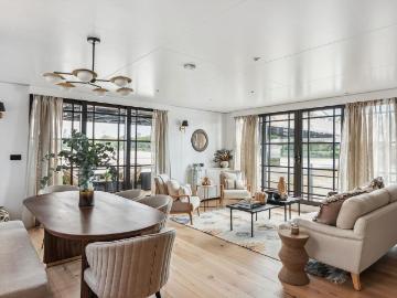 Chelsea Embankment, London, SW3 2 bed houseboat to rent...