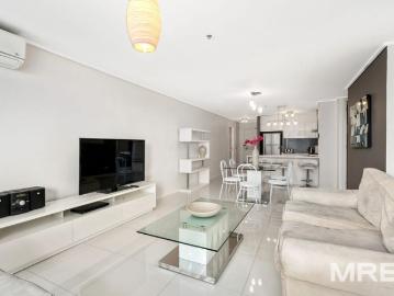 Chic and elegant living in prime location