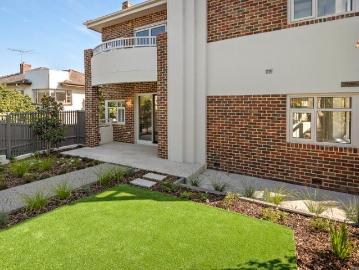City Views in picturesque Studley Park location