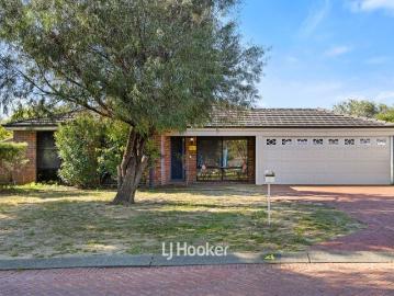 Comfortable Family Home in a Park Side Setting!