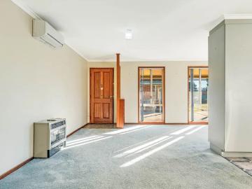 Comfortable & Low Maintenance Living in a Convenient...