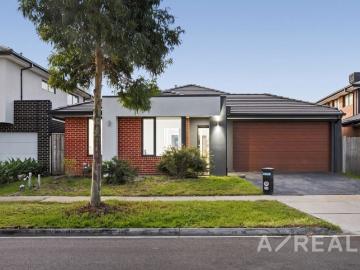 Contemporary Family Home with Park Frontage in Mambourin