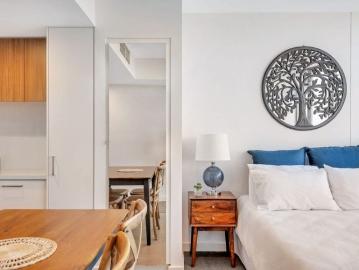 Contemporary Fully Furnished Studio in the Heart of...