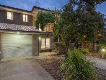 Contemporary Parkside Living in a Prized End Position