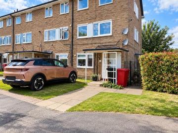 Conegar Court, Stoke Poges Lane. 2 bed flat to rent...