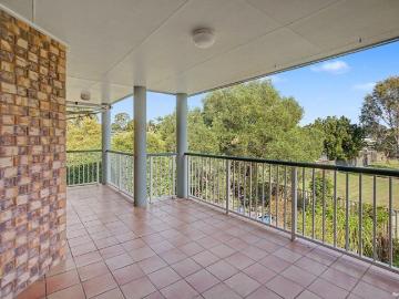 Coastal Convenience with a Parkland View