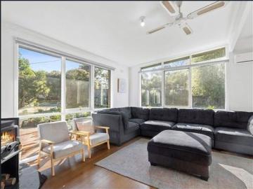 Coastal Living with Privacy and Comfort