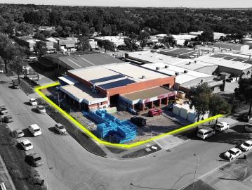 Corner Industrial Opportunity with Dual Occupancy...