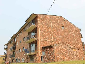 County Squire 2 Bedroom Apartment for Rent at 816 Watson...