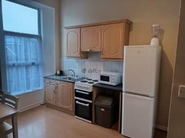 Cozy Apartment 2, 13 Lower Mallow Street is for rent