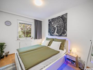 Cozy Apartment near Airport & City Center + Garden