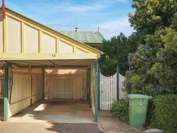 Close to CBD lawns included!
