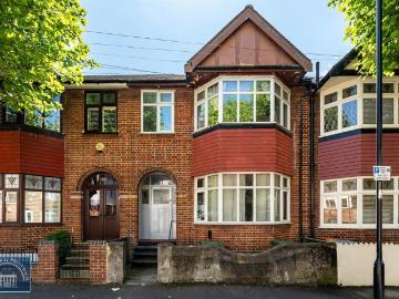 Crofton Road, Plaistow 3 bed terraced house to rent...