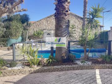 CUERS/ VILLA TYPE 5 / PISCINE