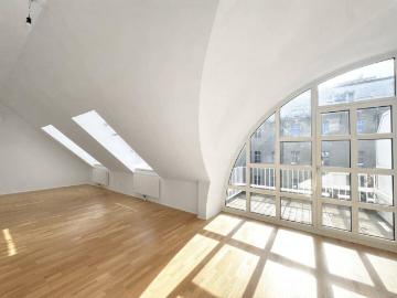 DACHGESCHOSSWOHNUNG MIT FLAIR BEIM STADTPARK