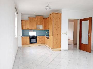 3 ZIMMER WOHNUNG mit STELLPLATZ!