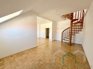 DG Maisonette Whg. mit Einbauküche und Balkon im...