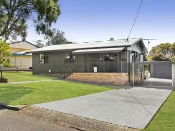 Nice 3 BR 9 Mcnamara Street, Centenary Heights, QLD 4350