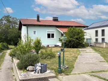 Dein Wohnglück im Grünen! Familienwohnhaus mit...