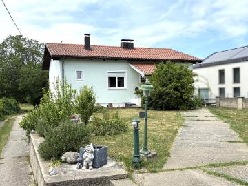 Dein Wohnglück im Grünen! Familienwohnhaus mit...