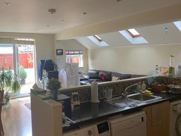 Delightful 2 Bedroom Flat / Shepherds Bush