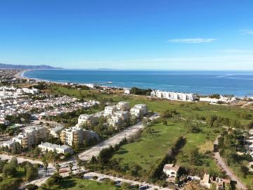 Descubre una nueva forma de vivir junto al mar en El...