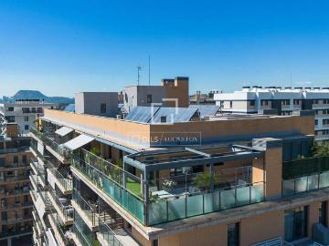 Descubre este exclusivo ático en la prestigiosa zona de...