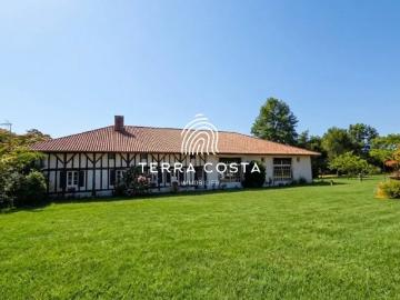Domaine d'exception en lisière de forêt — 12 ha,...