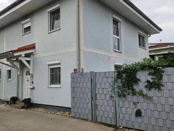 Doppelhaushälfte mit Garten, Pool, PV & Wärmepumpe – 3...