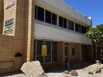Double Story Retail or Office Opportunity!