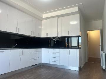 Duplex com Terraço, Garagem e Vistas Desafogadas |...