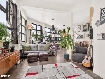 Duplex esprit loft avec deux chambres comme une maison